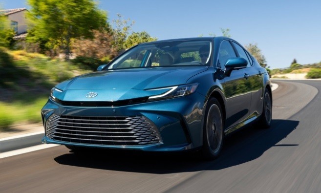 Đại lý thông báo nhận cọc Toyota Camry 2025: Sẽ có 3 phiên bản cùng 2 tùy chọn động cơ
