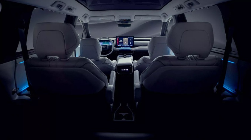 xehay SUV 3 hang ghe 030226 1 Toyota hé lộ nội thất của mẫu SUV 3 hàng ghế mới, dự kiến ra mắt ngày 10/2